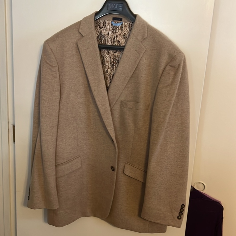 Like new man’s blazer tan sports coat combinatio wool an softness of cashmere